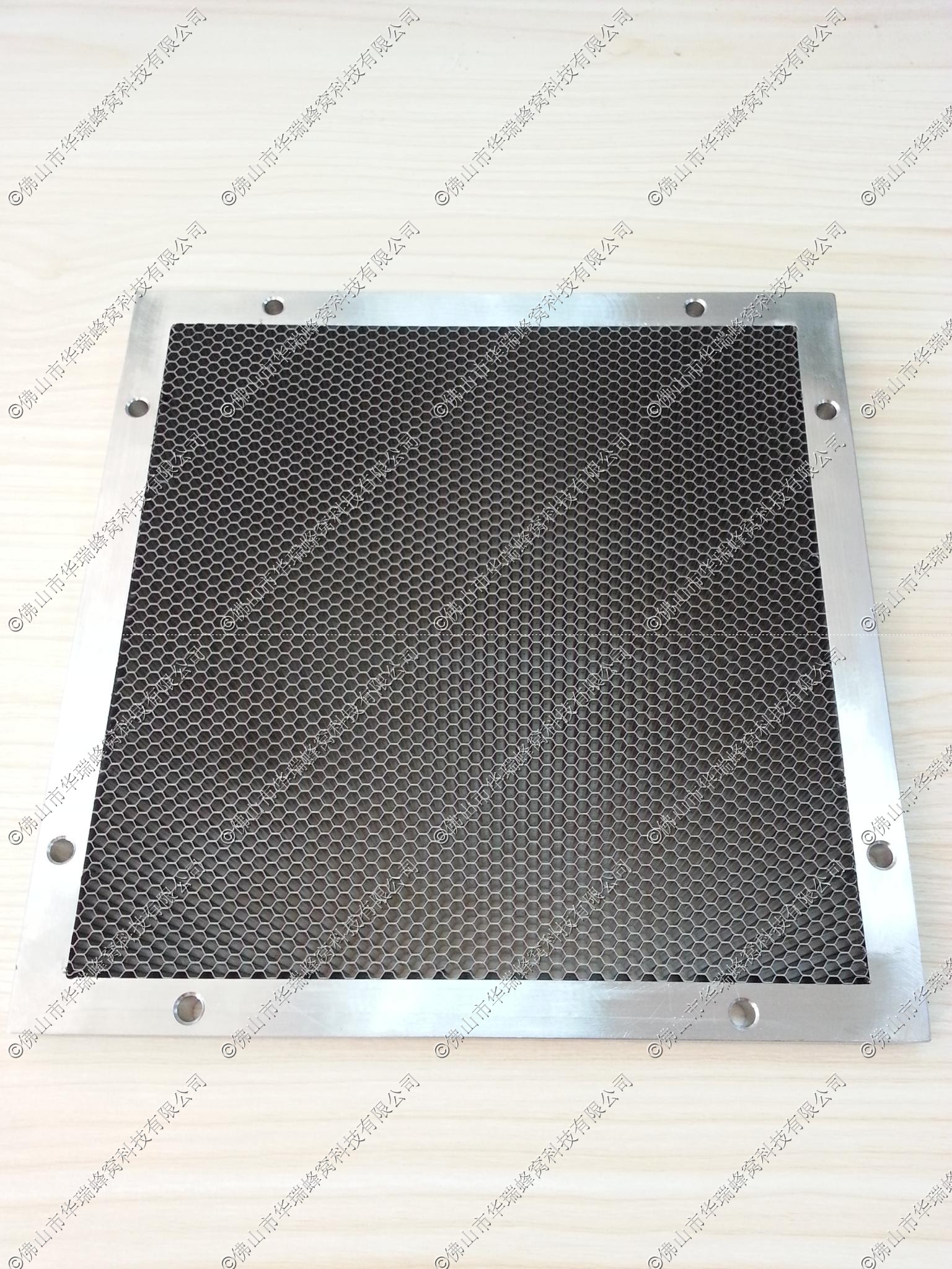 不銹鋼蜂窩板的主要特點